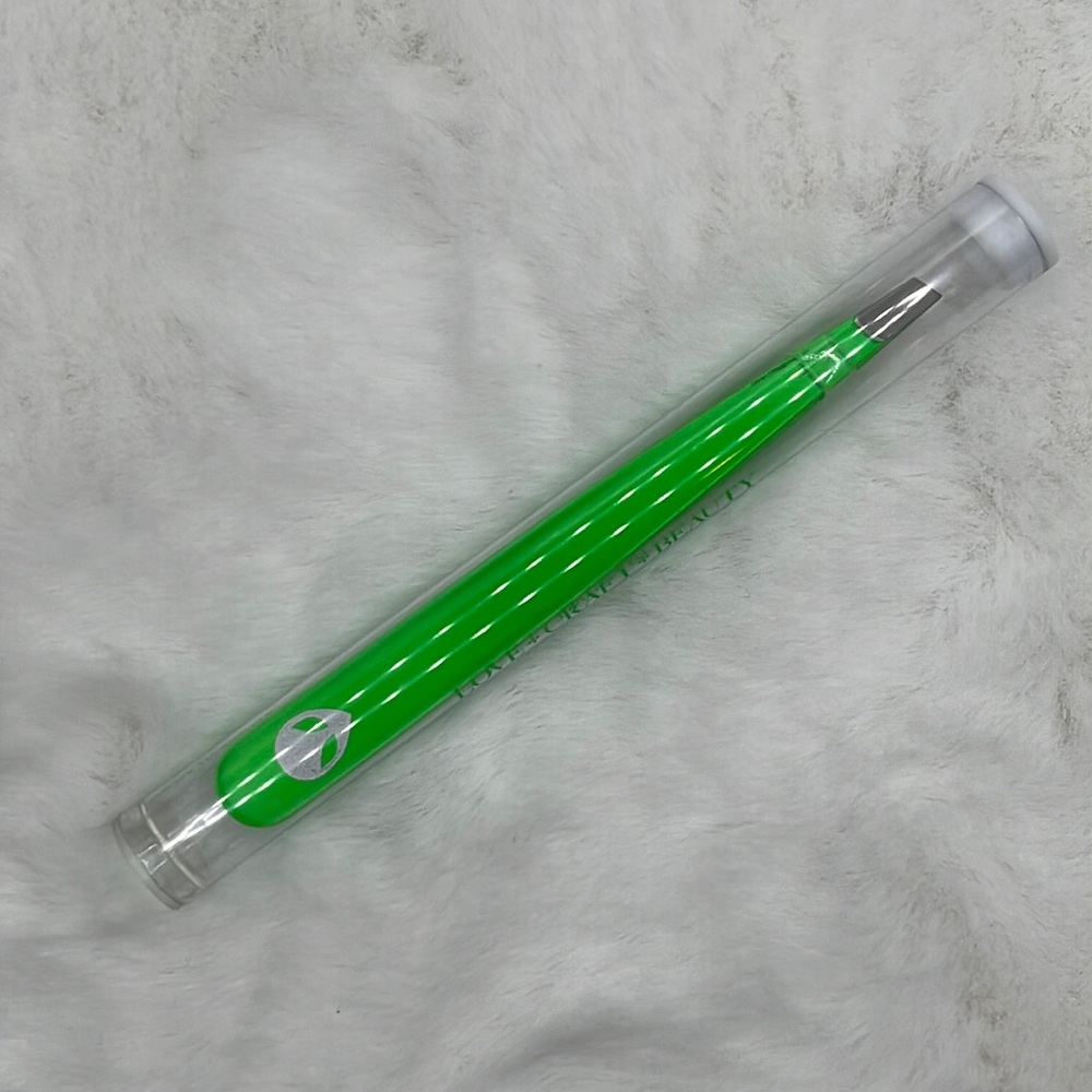 Love+Craft+Beauty Otherworldly Tweezers - Lime Green Alien